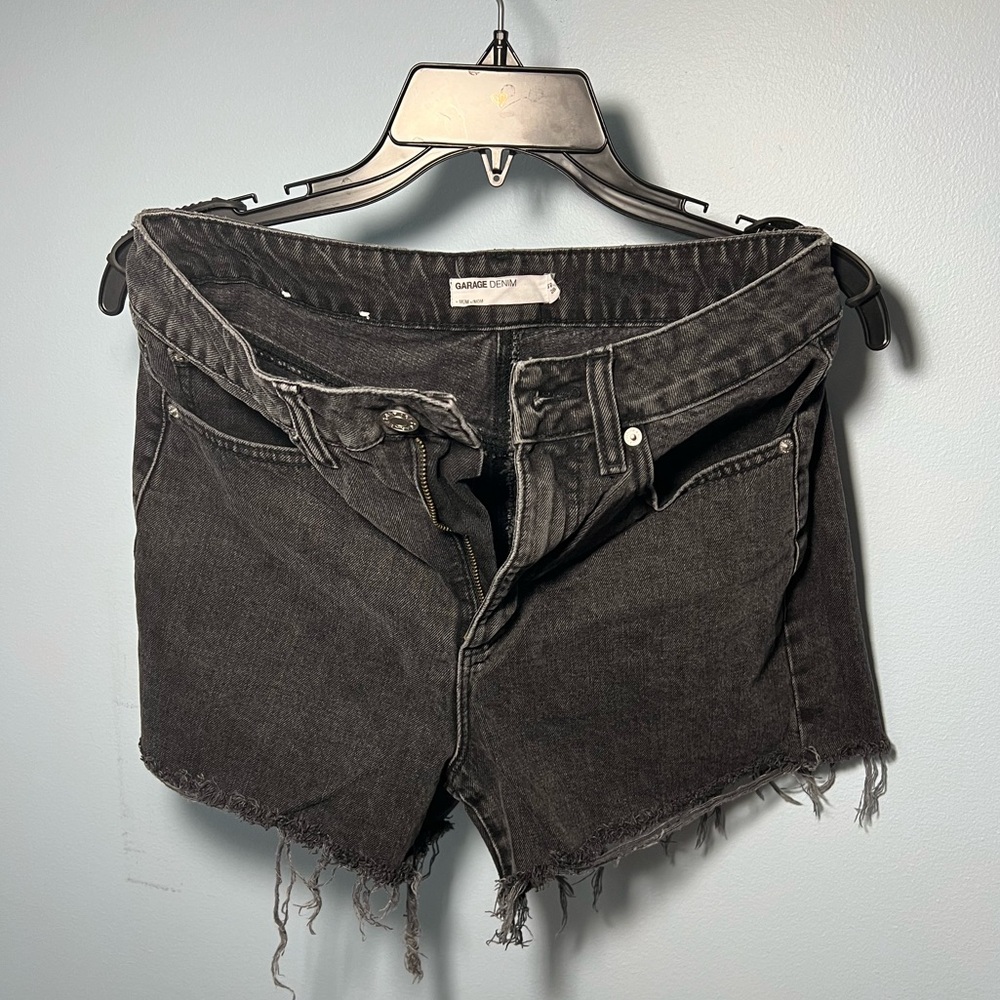 Garage ripped mom jeans shorts in black :)